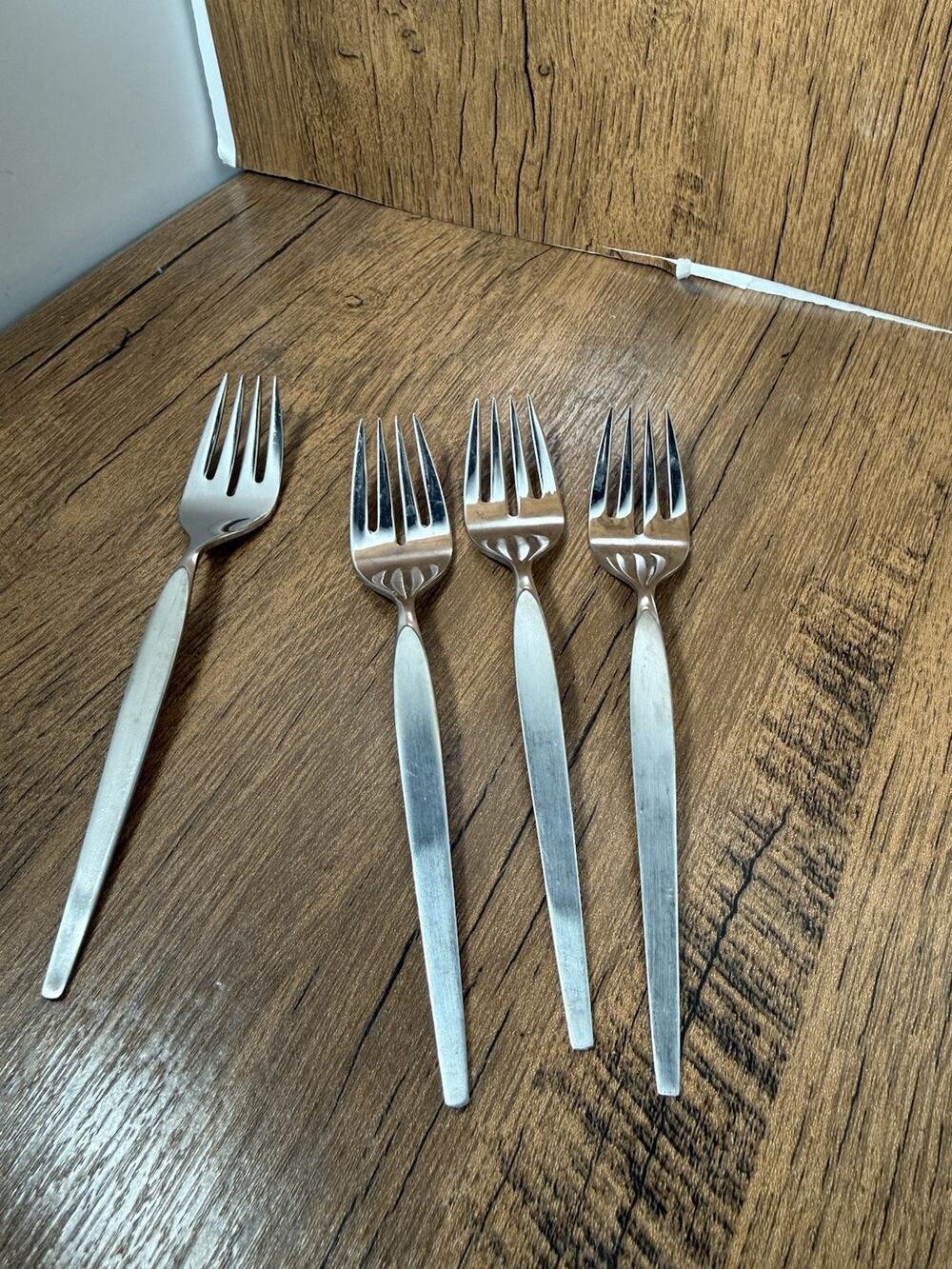 Oneida Community Salad Forks Set Of 4 SATINIQUE Older Stainless Betty Crocker